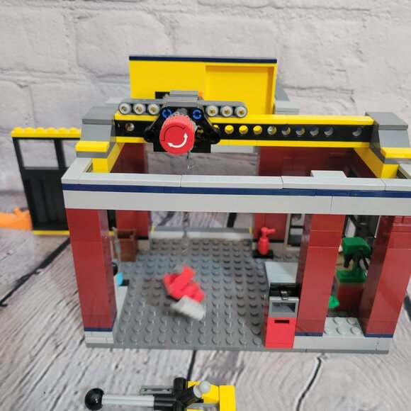 Lego City Tuning Workshop 60258 - Picture 8 of 12